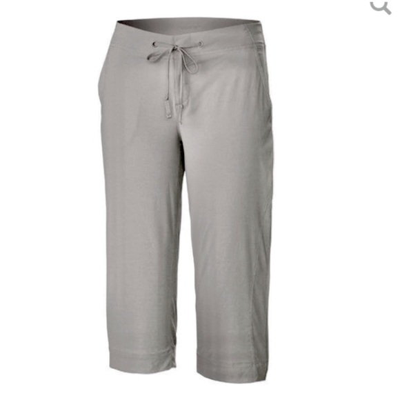 NWT|| COLUMBIA Gray Bermuda Shorts Lightweight Casual Wear Size 4 - Picture 1 of 9